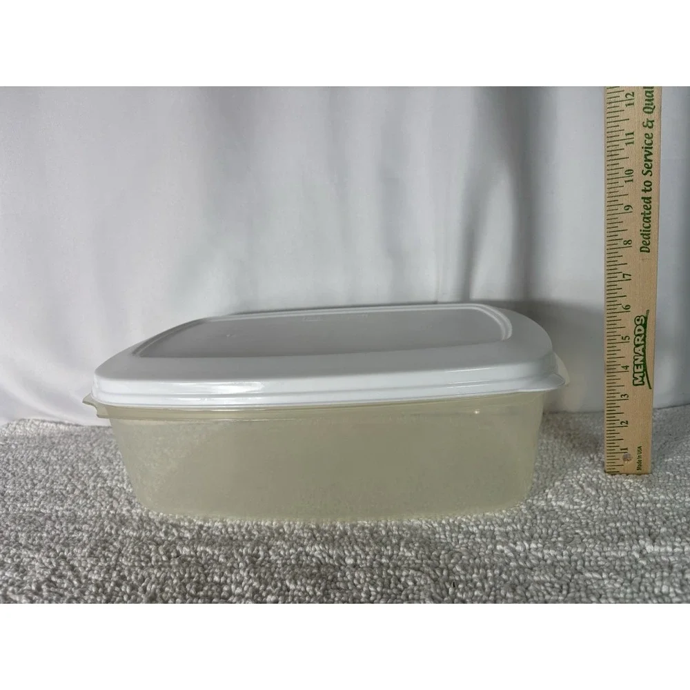 VTG Rubbermaid 2.4 GAL Food Storage Container Clear Snap‎ Lid 